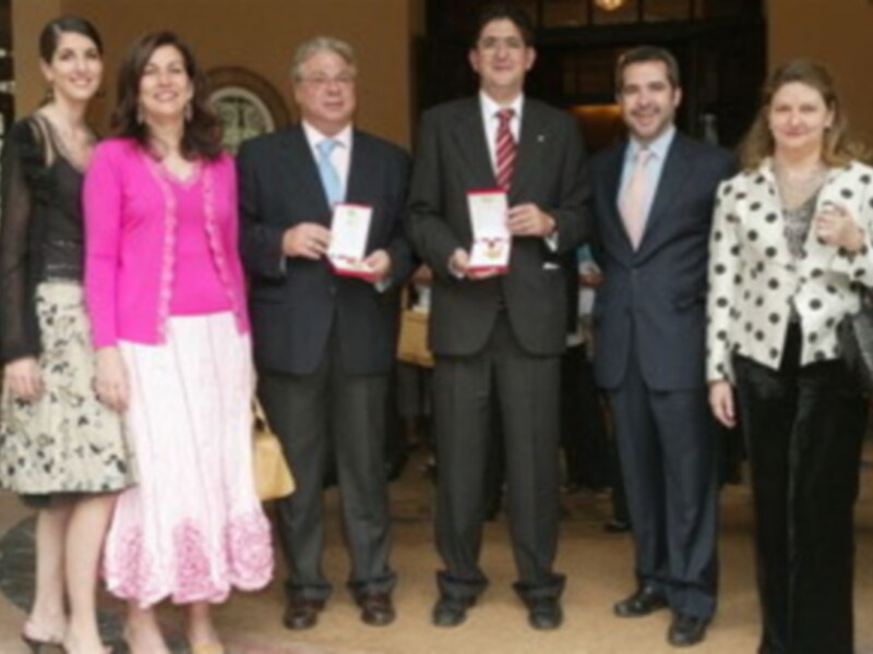 Jose Joaquin Gallardo con su familia y Fernando Orgambides