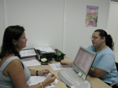 Medio centenar de vecinos de Gines encuentra trabajo gracias a Insertia