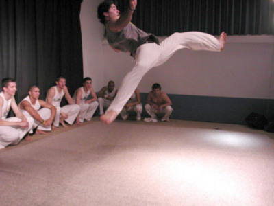 Lleno a rebosar en la exhibición intercultural de bailes en Gines