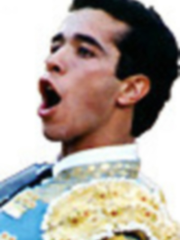 Un torero en pleno gesto de emoción durante una corrida de toros.
