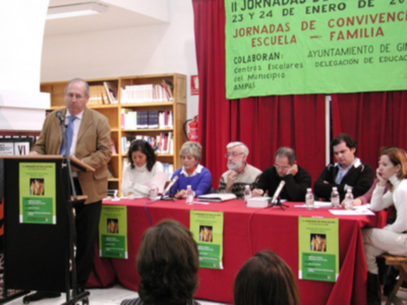 Jornadas de Convivencia Escolar Familiar en Gijón, colaboración del Ayuntamiento y Delegación de Educación.