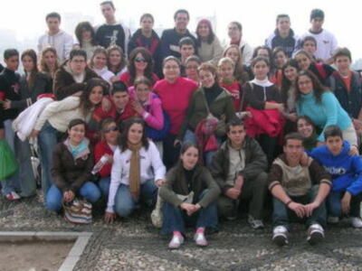 40 jóvenes de Gines participaron en el primero de los tres viajes a Granada organizados por el Ayuntamiento