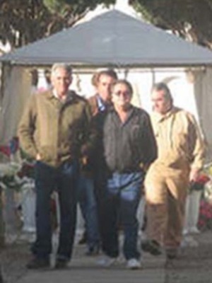 Ortega Cano acudió a rezar ante la tumba de Rocío en la víspera de su reaparición