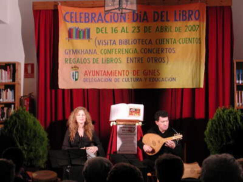 Celebración del Día del Libro en Gines, con actividades como visitas a bibliotecas, cuentos, gimnasia, conferencias y conciertos.