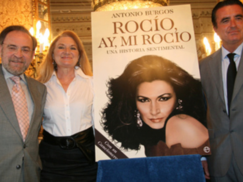Presentación del libro "Rocío, Ay, Mi Rocío" de Antonio Burgos, junto a la autora Rocío Carrasco.