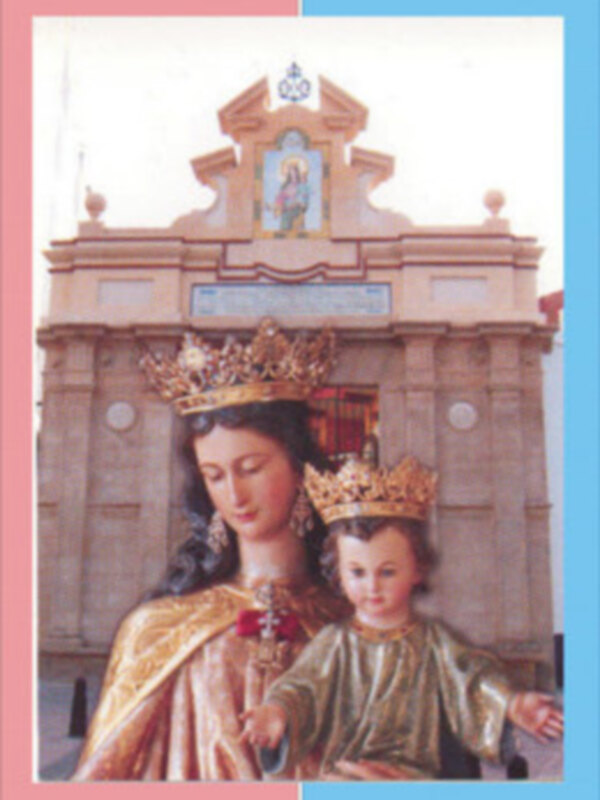 Imágenes religiosas de la Virgen y el Niño Jesús, vestidos con túnicas doradas y corona real, frente a un altar ornamental.