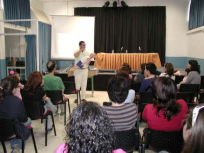 Una charla explicó en Gines qué hacer y qué no hacer con nuestros hijos en situaciones de emergencia