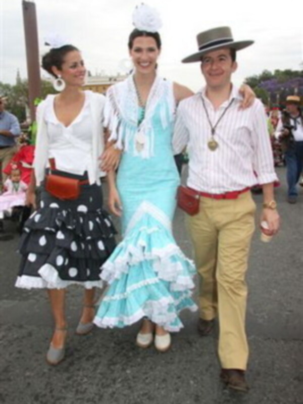 Laura Sanchez en el Rocio con Sevilla