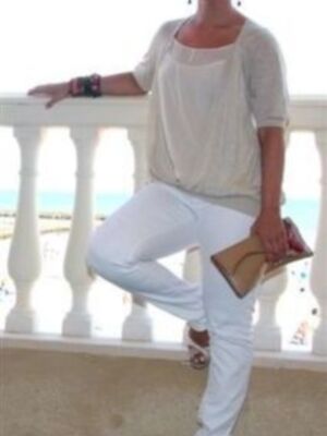 La actuacion de Pasion Vega suspendida el martes se ofrecera el domingo a las 12