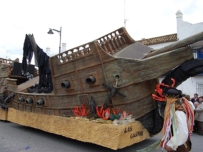 La cabalgata de carnaval puso el punto y final al fin de semana grande de la fiesta (Chipiona)