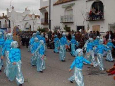 La cabalgata de carnaval puso el punto y final al fin de semana grande de la fiesta (Chipiona)
