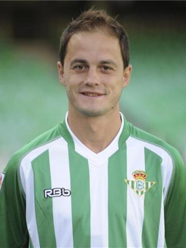 Jugador del Real Betis Balompié en uniforme verde y blanco