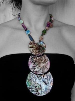 La firma Libélula Lila, joyas cerámicas imprescindibles en la primavera sevillana 