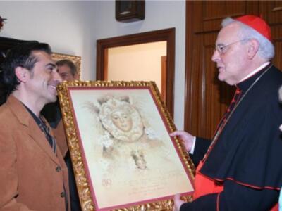 El cardenal Amigo recibe una obra del pintor Antonio Montiel