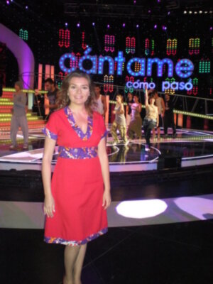 La cantante y actriz sevillana Paz Alarcón pasa a la final de Cántame cómo pasó en TVE .