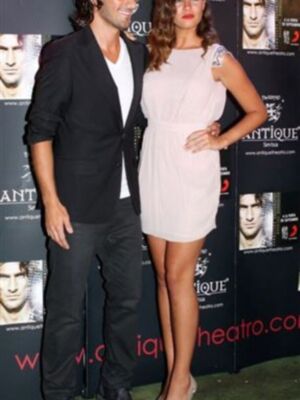 Jessica Bueno, pareja de Feliciano López reaparece tras su polémico romance, en la presentación del nuevo videoclip de Hugo Salazar.