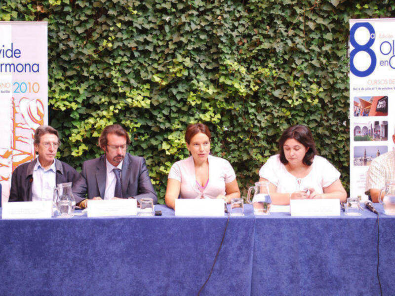 Conferencia de prensa sobre la 8ª edición de los Cursos de Verano Olavide en Carmona, 2010.