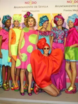 Agatha Ruiz de la Prada recibe en Sevilla un premio por su dedicación a la moda