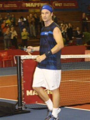 Carolina Cerezuela y su hija acompañaron a Carlos Moyá en su despedida en España del tenis 