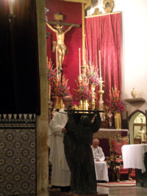 Galería del Altar del Quinario en Honor del Stmo Cristo de la Buena Muerte, de la Hermandad de la Hiniesta