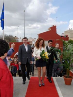 Pastora Soler inauguró junto a su marido Francis Viñolo la casa  de la cultura de Coria del Río