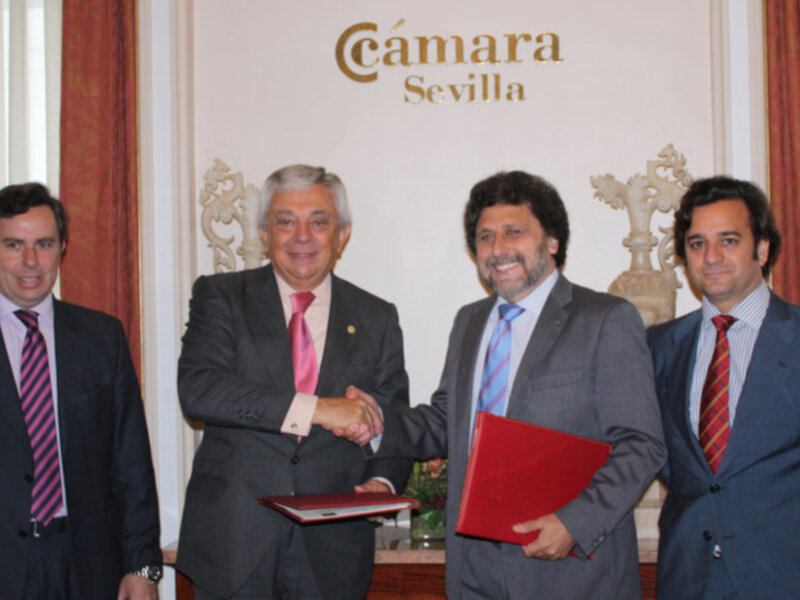 Ceremonia de firma en la Cámara de Comercio de Sevilla.