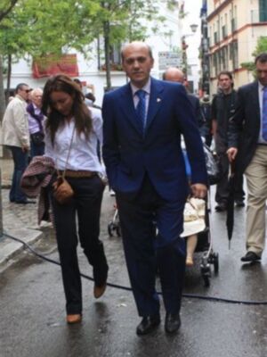 José María del Nido y Laura Marcos disfrutaron de la semana santa sevillana junto a sus hijos menores