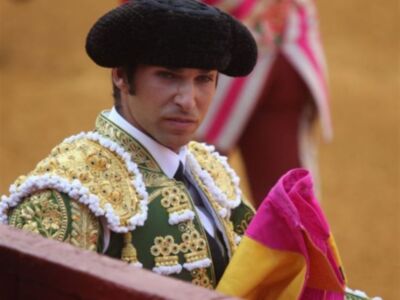 El abrazo de Fran Rivera y Cayetano en la maestranza