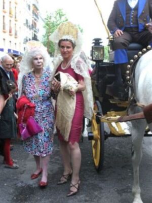 La Duquesa de Alba, con mantilla, madrina de la exhibición de enganches  