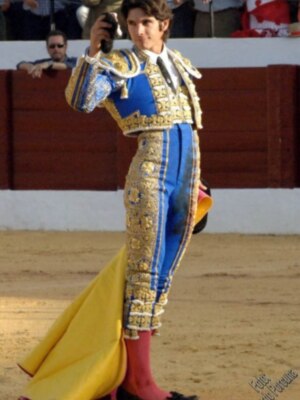 Los tres toreros a hombros en la segunda de Osuna