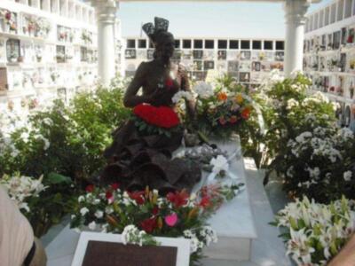 Amador Mohedano llevo flores para Rocío Jurado en el V aniversario de su fallecimiento