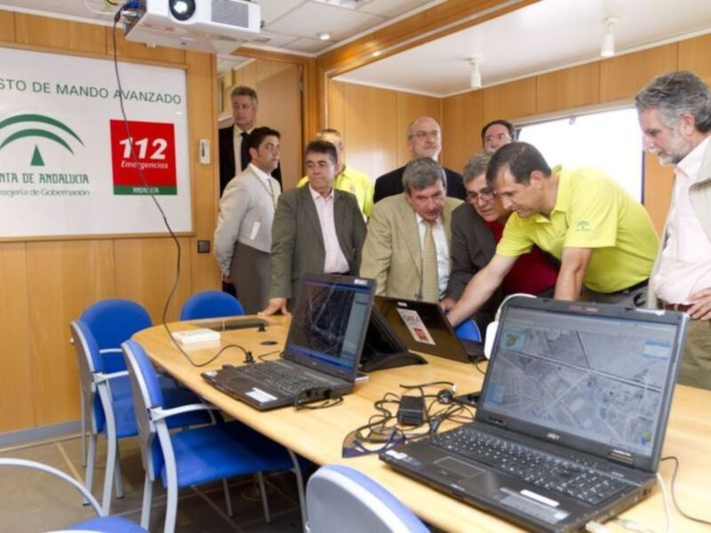 Reunión en el Puesto de Mando Avanzado de Emergencias 112 de la Junta de Andalucía.