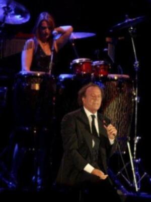 Julio Benítez el cordobés asistió a ver el concierto de su padrino julio iglesias en Lucena