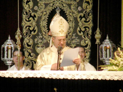 Eucaristía presidida, por el arzobispo y el obispo auxiliar de Sevilla en la Plaza del Triunfo de la capital Hispalense