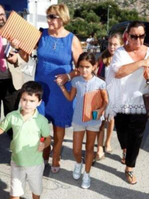 Carmen Bazán ejerce de abuela orgullosa con los hijos de Jesulín y María José campanario