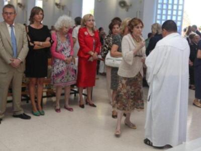 La Duquesa de Alba adelanta su llegada a Sevilla para recoger la medalla de bronce a nuevo futuro