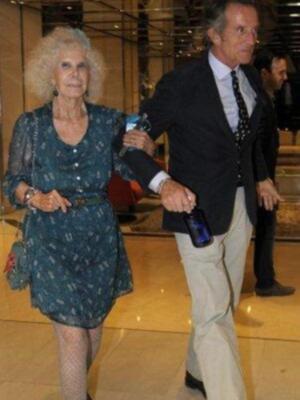 La Duquesa de Alba por primera vez en Sevilla con Alfonso Diez tras dar la noticia de su boda