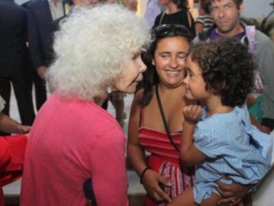 La Duquesa de Alba adelanta su llegada a Sevilla para recoger la medalla de bronce a nuevo futuro