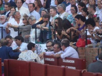 La Duquesa de Alba por primera vez en Sevilla con Alfonso Diez tras dar la noticia de su boda