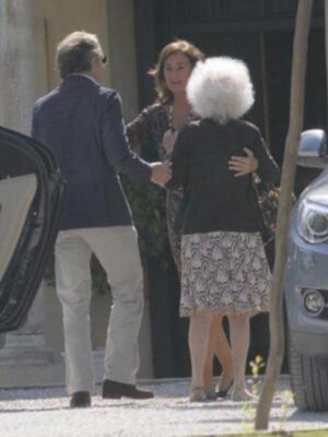 El emotivo reencuentro de los duques de Alba y su madrina Carmen Tello tras la boda