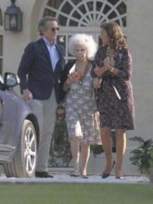 El emotivo reencuentro de los duques de Alba y su madrina Carmen Tello tras la boda