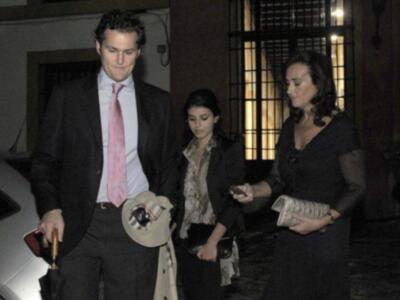 La duquesa de Alba sufre una caída en su palacio y tiene que  guardar reposo por una fisura en la pelvis y suspende la luna de miel a Tailandia