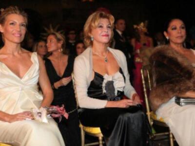 Fiesta de gala y mascaras en los Reales Alcázares de Sevilla  