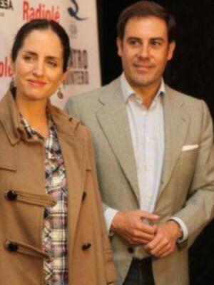 Francisco Rivera, con su novia Lourdes, feliz por la paternidad y la boda de su hermano pequeño