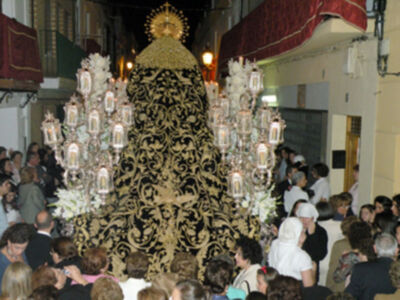 Procesión de gloria de la Virgen de la Soledad de Alcalá del Río con motivo de la imposición del Fajín de S. M. EL Rey Juan Carlos I