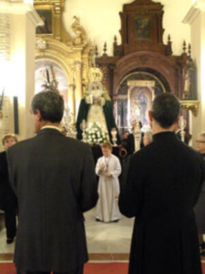  Procesión claustral de la virgen de la Esperanza de la Hermandad de Jesús Nazareno de Alcalá del Río.