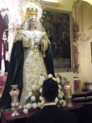  Procesión claustral de la virgen de la Esperanza de la Hermandad de Jesús Nazareno de Alcalá del Río.
