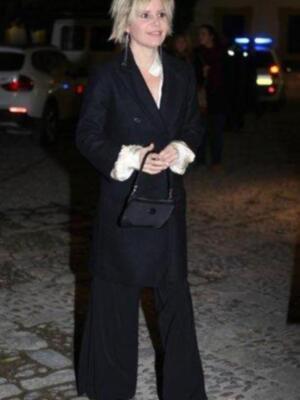 La duquesa de Alba presenta por fin sus memorias con su marido y tres de sus hijos