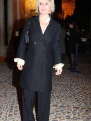 La duquesa de Alba presenta por fin sus memorias con su marido y tres de sus hijos