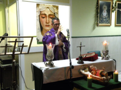 Santa Misa de Navidad, en la Residencia de Mayores, asistida, Virgen de las Angustias de Alcalá del Río.